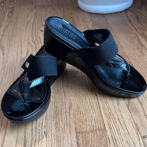 Kenneth Cole Reaction Women's Black Patent Thong Sandals